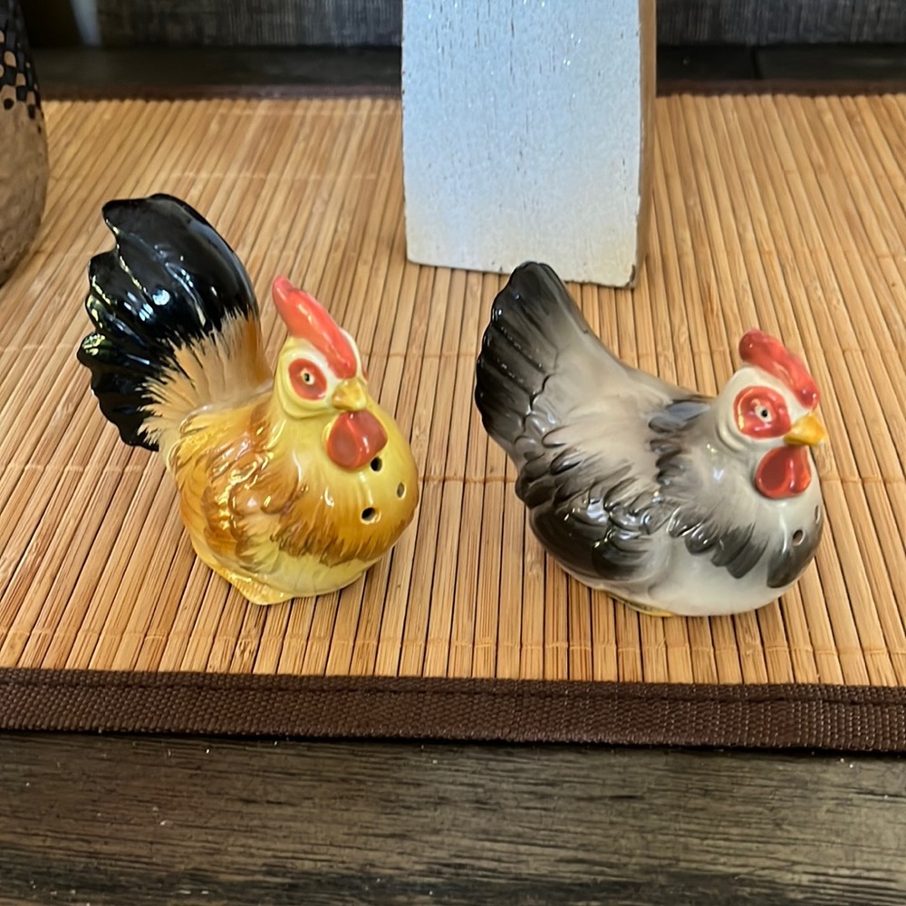 OMC Vintage Rooster Hen Salt And Pepper Shakers